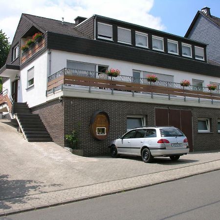 Ferienwohnung Weingut&Gästehaus Mees Briedel Exterior foto