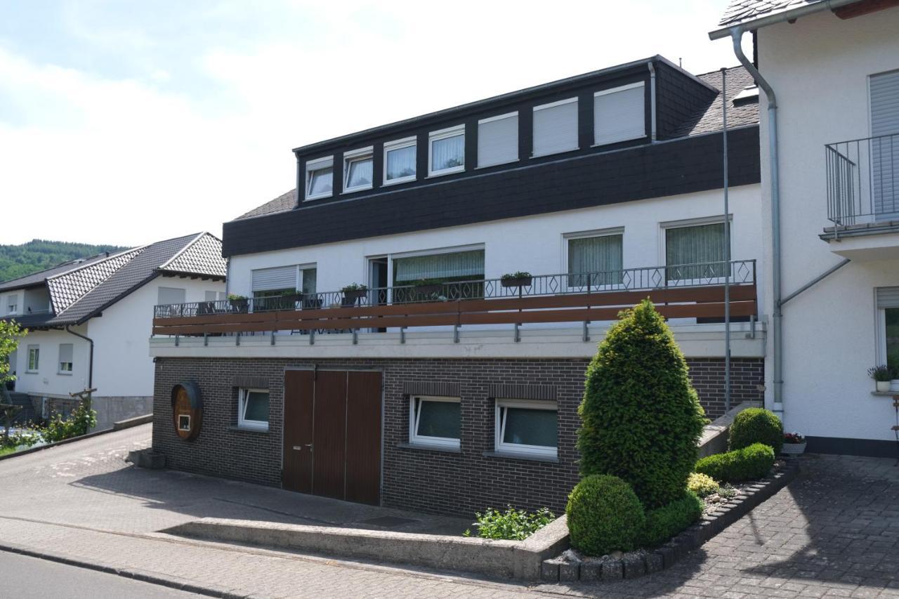 Ferienwohnung Weingut&Gästehaus Mees Briedel Exterior foto