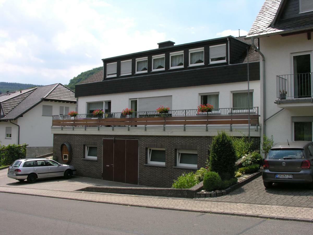 Ferienwohnung Weingut&Gästehaus Mees Briedel Exterior foto